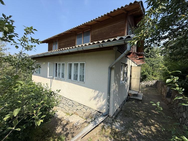 Casă individuală cu 3 camere cu Canalizare în Șotrile