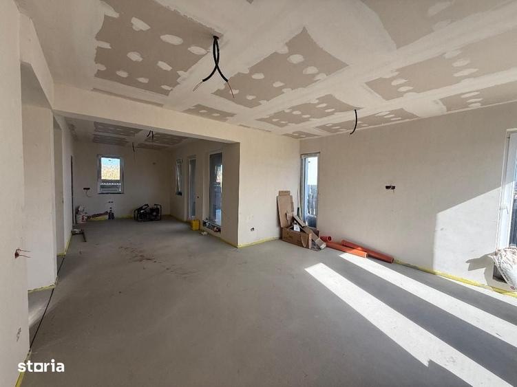Casă cu 4 camere cu Teren 250 Mp în Central