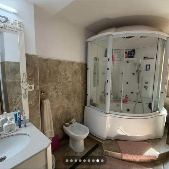 Apartament cu 3 camere decomandat în Exterior Vest