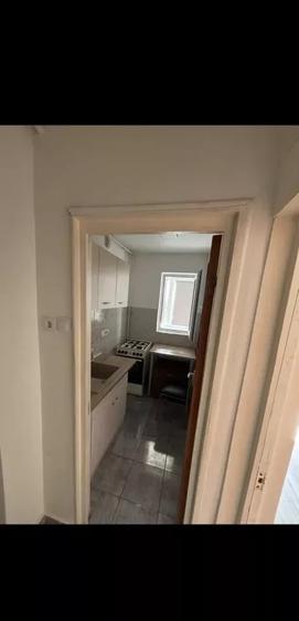 Apartament cu 2 camere semidecomandat, mobilat în Rahova