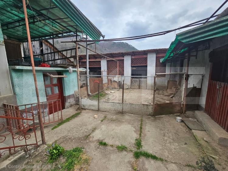 Casă individuală cu 4 camere cu Canalizare în Cugir