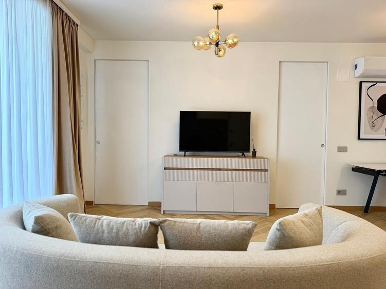 Apartament cu 2 camere decomandat în Victoriei