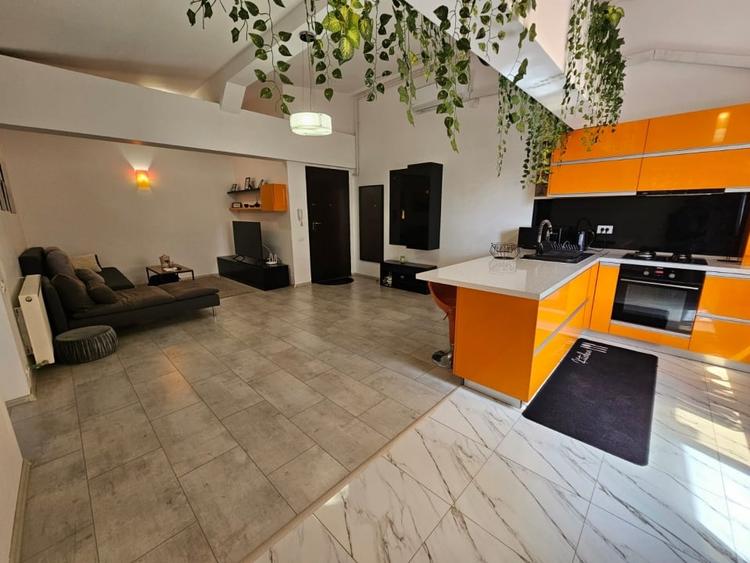 Apartament cu 2 camere semidecomandat, mobilat în Dămăroaia