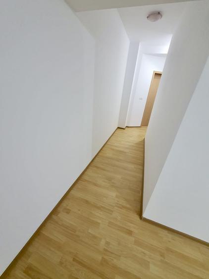 Apartament cu 3 camere semidecomandat, mobilat în Lipovei