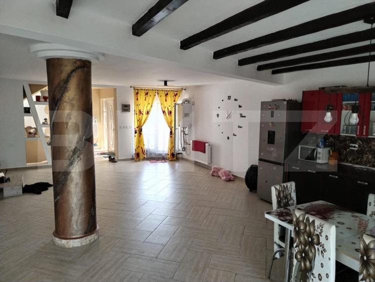 Casă individuală cu 7 camere cu Garaj în Ulmi