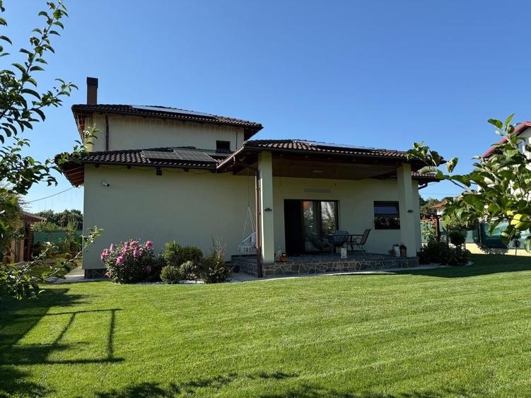 Casă cu 4 camere în Satu Nou de Jos