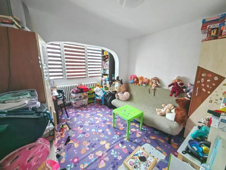 Apartament cu 4 camere decomandat, mobilat în Mărăști
