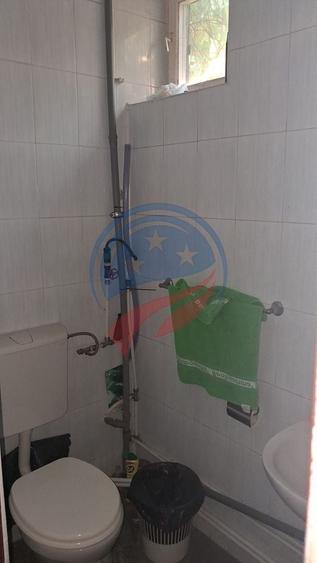 Casă individuală cu 7 camere cu Canalizare în Ultracentral