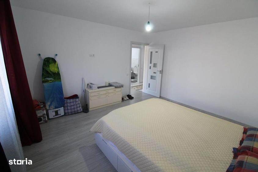 Casă cu 3 camere decomandat în Teliucu Inferior