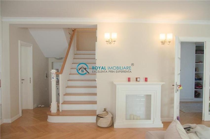 Casă individuală cu 6 camere cu Canalizare în Păulești