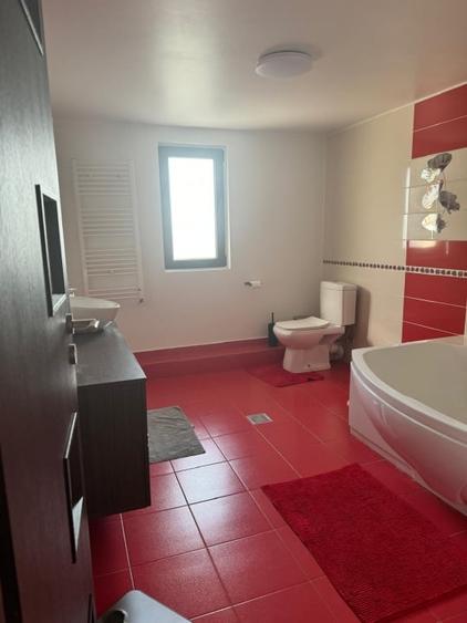 Casă cu 4 camere cu Teren 450 Mp în Domnești