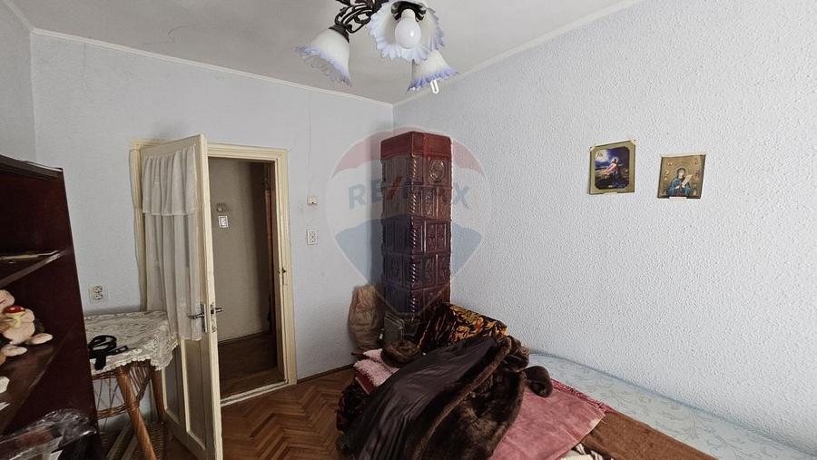 Casă individuală cu 4 camere cu Teren 680 Mp în Central