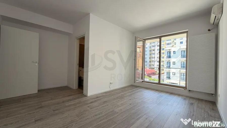 Apartament cu 4 camere semidecomandat în Iancului