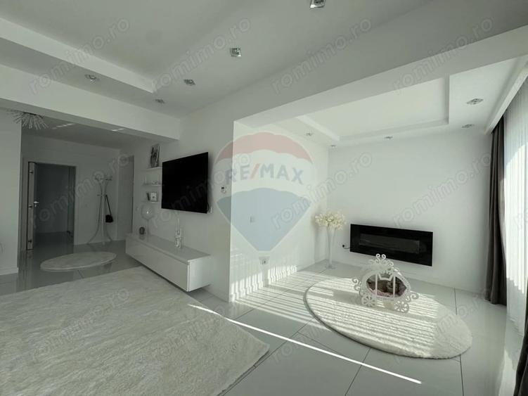 Apartament cu 4 camere decomandat în Central