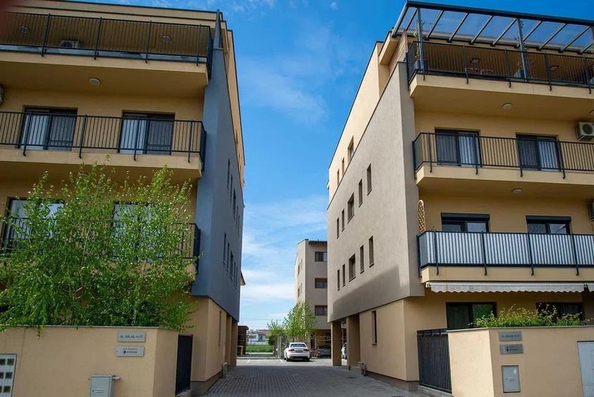Apartament cu 3 camere semidecomandat în Braytim