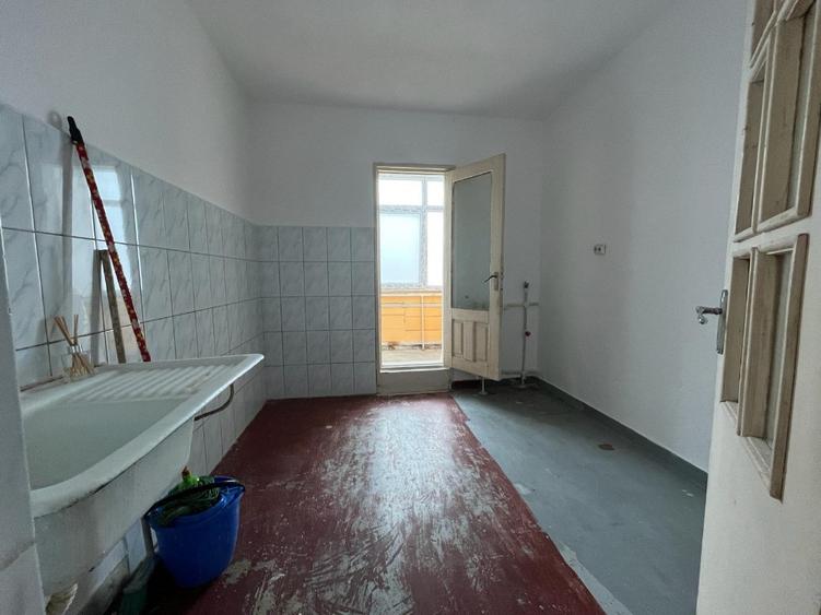 Apartament cu 2 camere decomandat în Spitalului