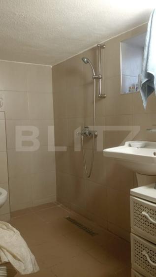 Casă individuală cu 8 camere cu Canalizare în Astra