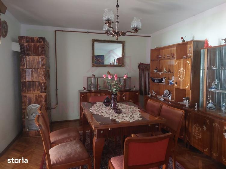 Casă cu 4 camere în Zăvoi
