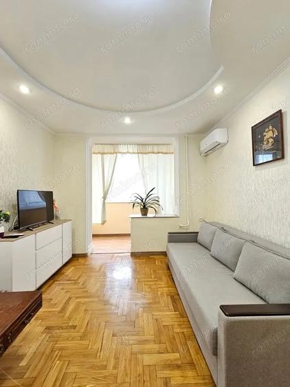 Garsonieră decomandată în Lipovei