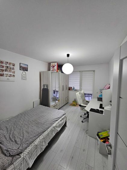 Apartament cu 3 camere decomandat în Florești