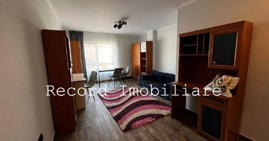 Apartament cu 3 camere decomandat în Florești