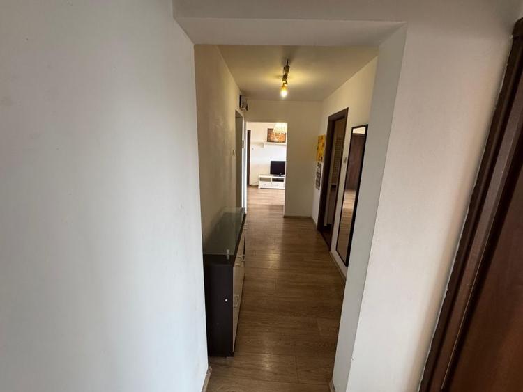 Apartament cu 3 camere semidecomandat, mobilat în Rahova