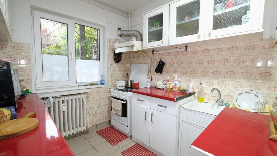 Apartament cu 4 camere în Berceni