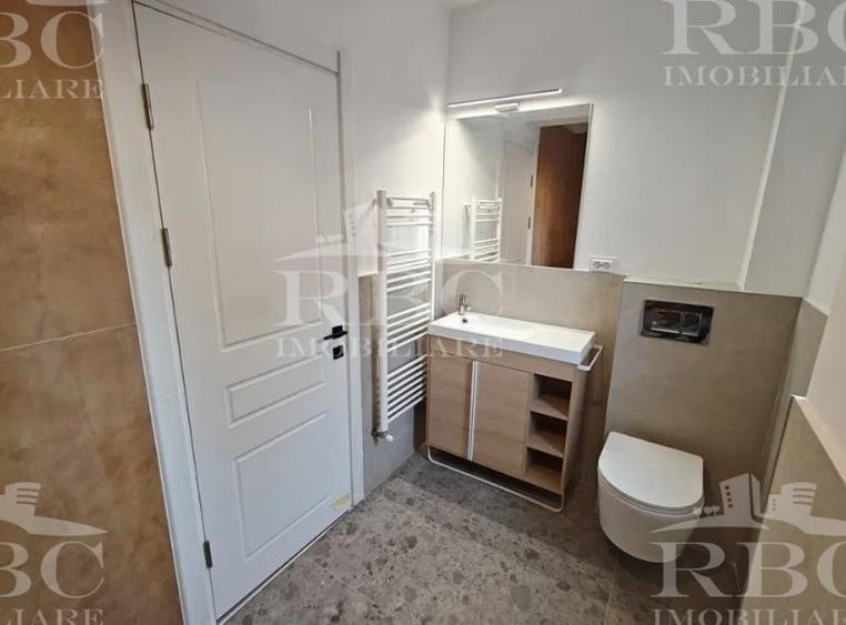 Apartament cu 3 camere semidecomandat în Florești