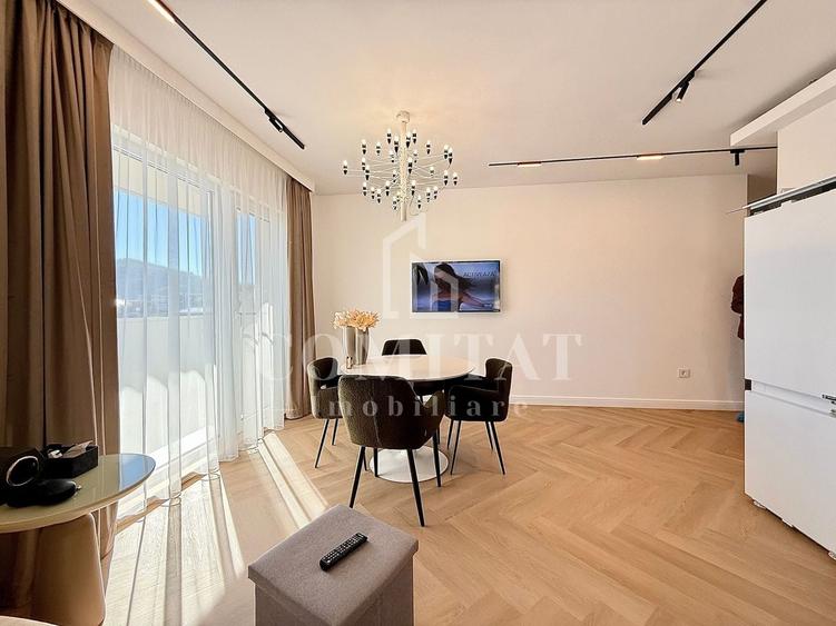 Apartament cu 3 camere semidecomandat, mobilat în Florești