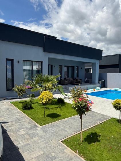 Casă cu 4 camere cu Piscina în Strejnicu