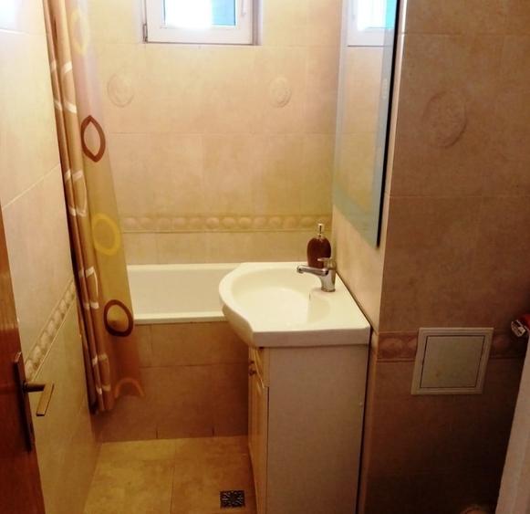 Apartament cu 3 camere decomandat, mobilat în Tineretului
