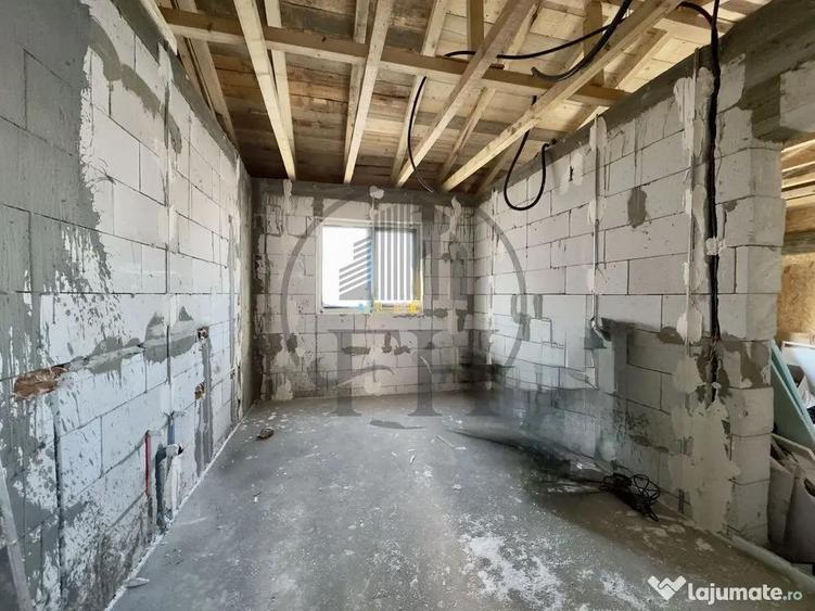 Casă cu 5 camere cu Teren 257 Mp în Valu lui Traian