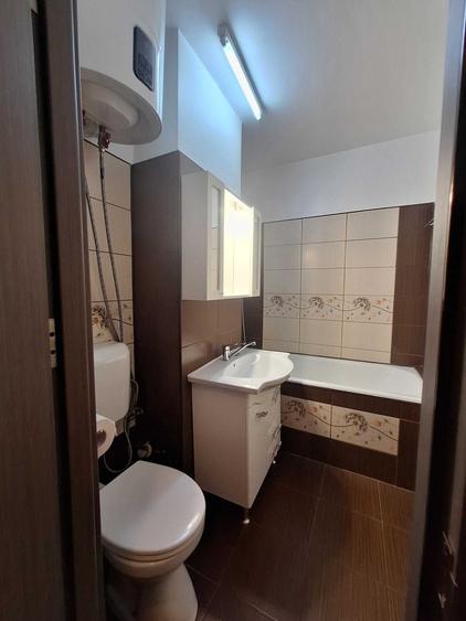 Apartament cu 3 camere decomandat în Valea Ialomiței