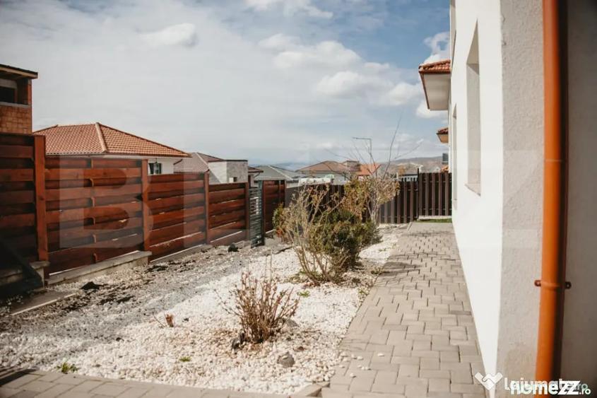 Casă cu 4 camere cu Teren 562 Mp în Iris