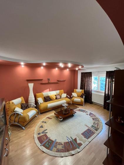 Apartament cu 3 camere decomandat în Hărmanului