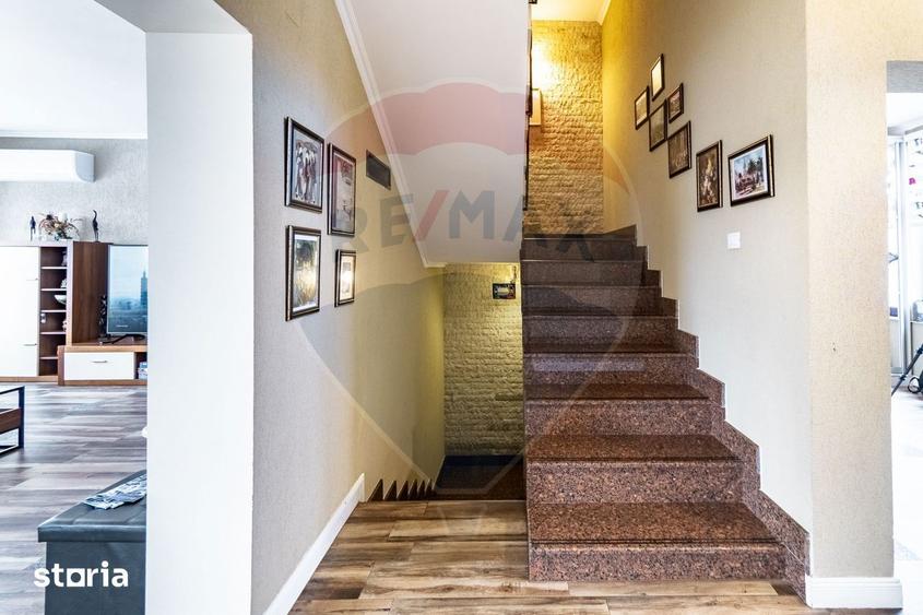 Casă cu 9 camere cu Teren 650 Mp în Tractorul