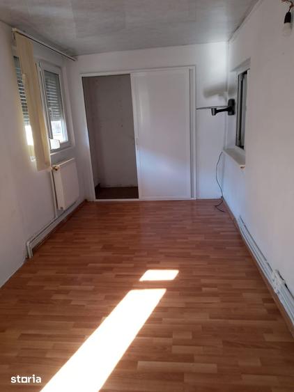 Apartament cu 2 camere decomandat în Calarași 4