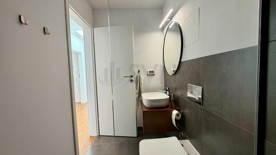 Apartament cu 4 camere semidecomandat, mobilat în Pipera
