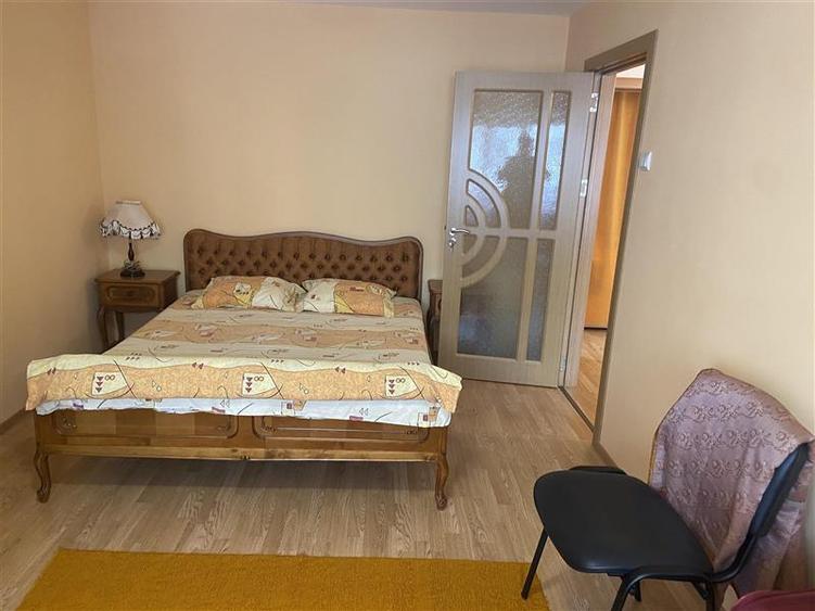 Apartament cu 3 camere decomandat, mobilat în Central