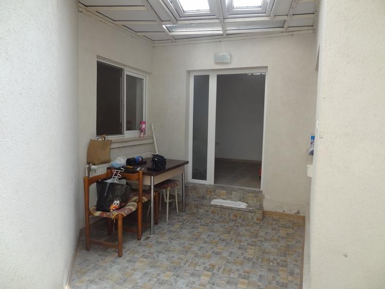 Casă individuală cu 3 camere cu Canalizare în Delfinariu