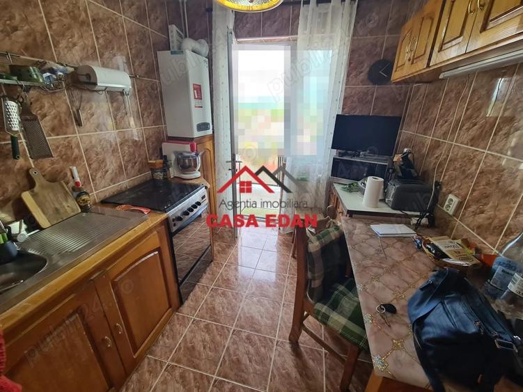 Casă cu 3 camere decomandat în Central