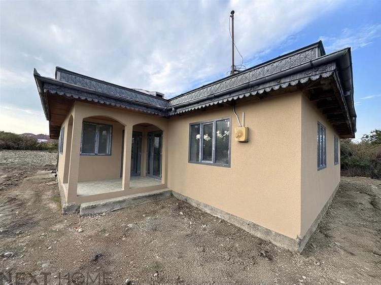 Casă cu 4 camere cu Canalizare în Vulturu