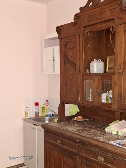 Apartament cu 3 camere semidecomandat în Schei
