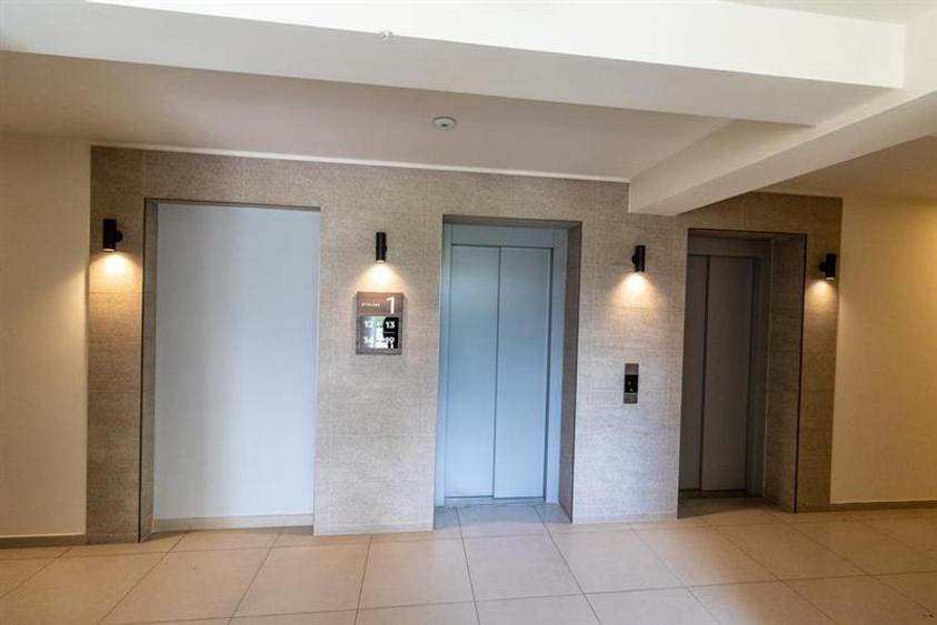 Apartament cu 2 camere decomandat, mobilat în Tractorul