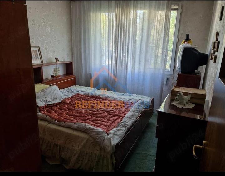 Apartament cu 4 camere decomandat în Berceni
