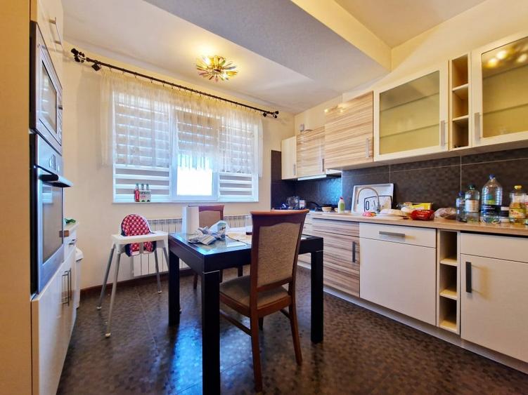 De închiriat Apartament de 3 Camere, Vedere la Mare, în Centru, 180mp utili. - 14