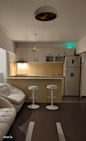Apartament cu 3 camere în Romană