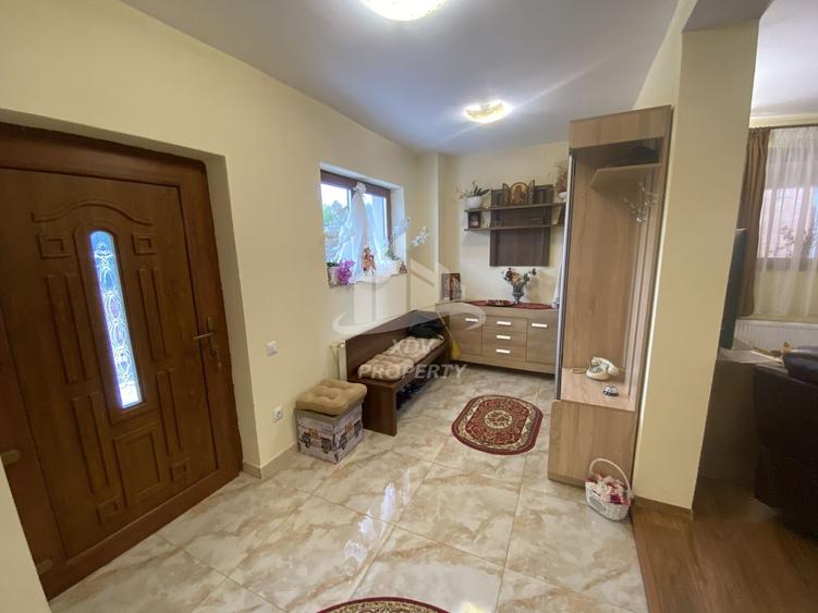 Casă individuală cu 7 camere cu Canalizare în Șelimbăr
