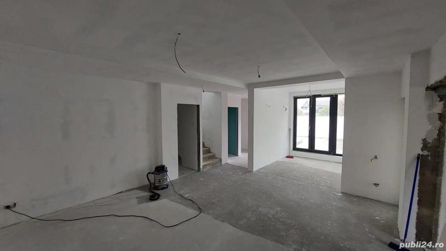 Casă cu 5 camere cu Teren 457 Mp în Central