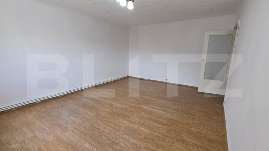Apartament cu 3 camere decomandat în Micro 17